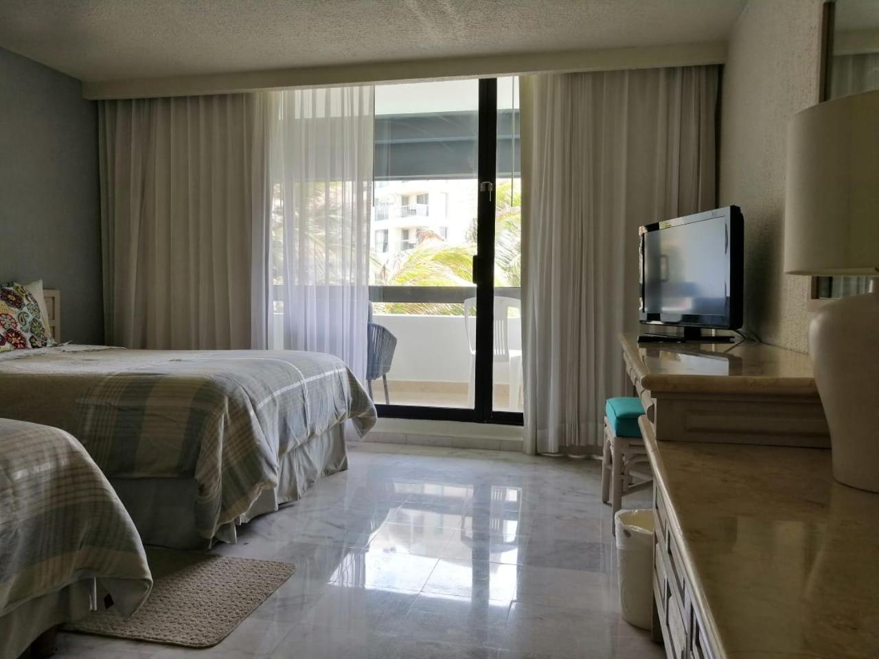 Beachfront Getaway Condo Cancún Værelse billede