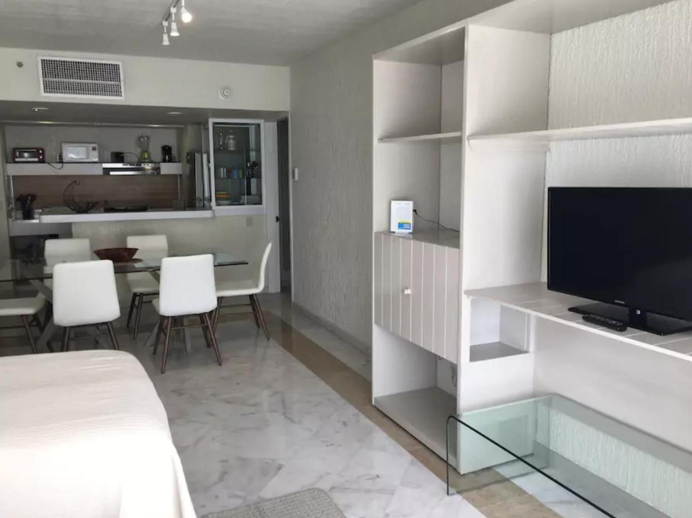 Beachfront Getaway Condo Cancún Værelse billede